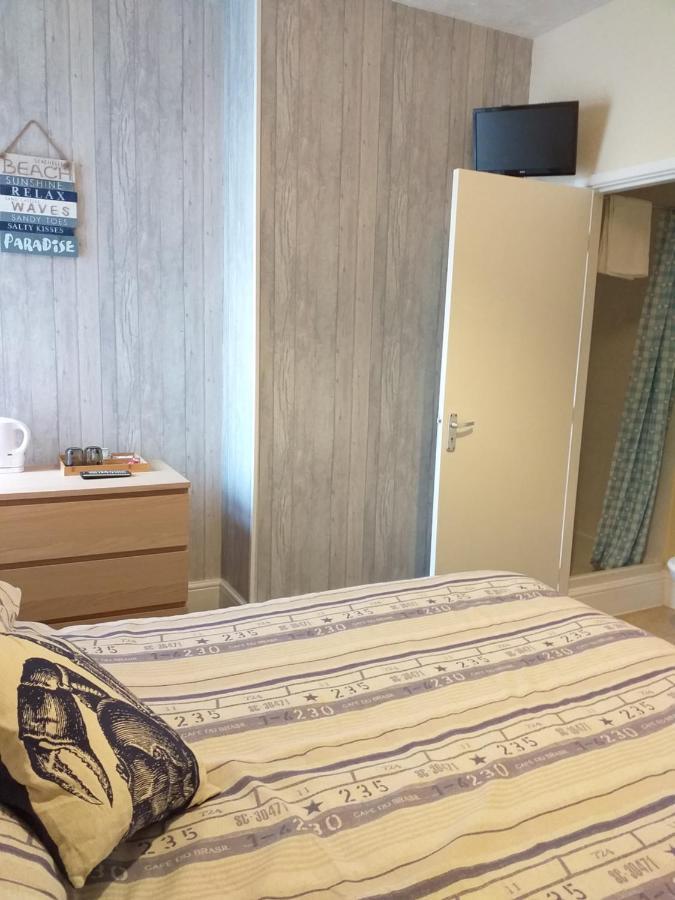 The Clevedon Bed & Breakfast แบล็คพูล ภายนอก รูปภาพ